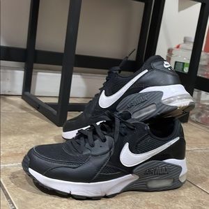 Nike Airmaxes size 8.5 in womens